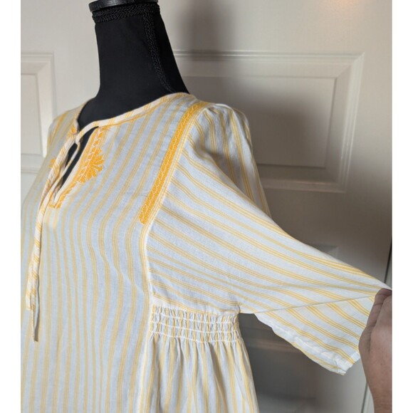 Banana Republic Blouse Size M Embroidered Tie Neck Smocked Waist - Picture 9 of 9